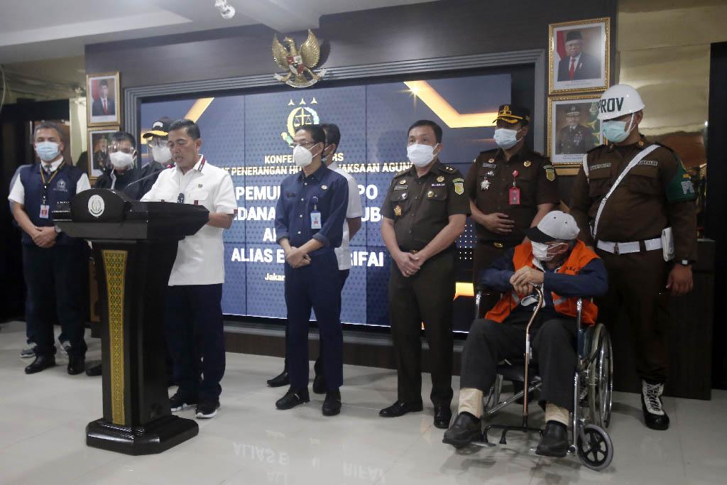 Berkursi Roda dan Berbaju...