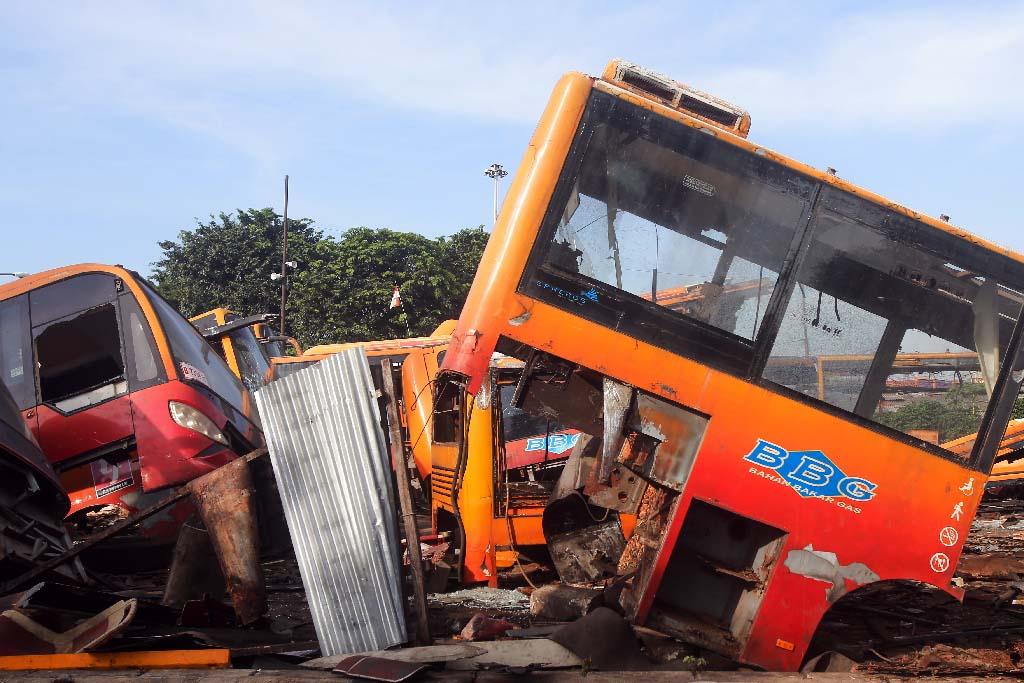 Melihat Kuburan Bus...