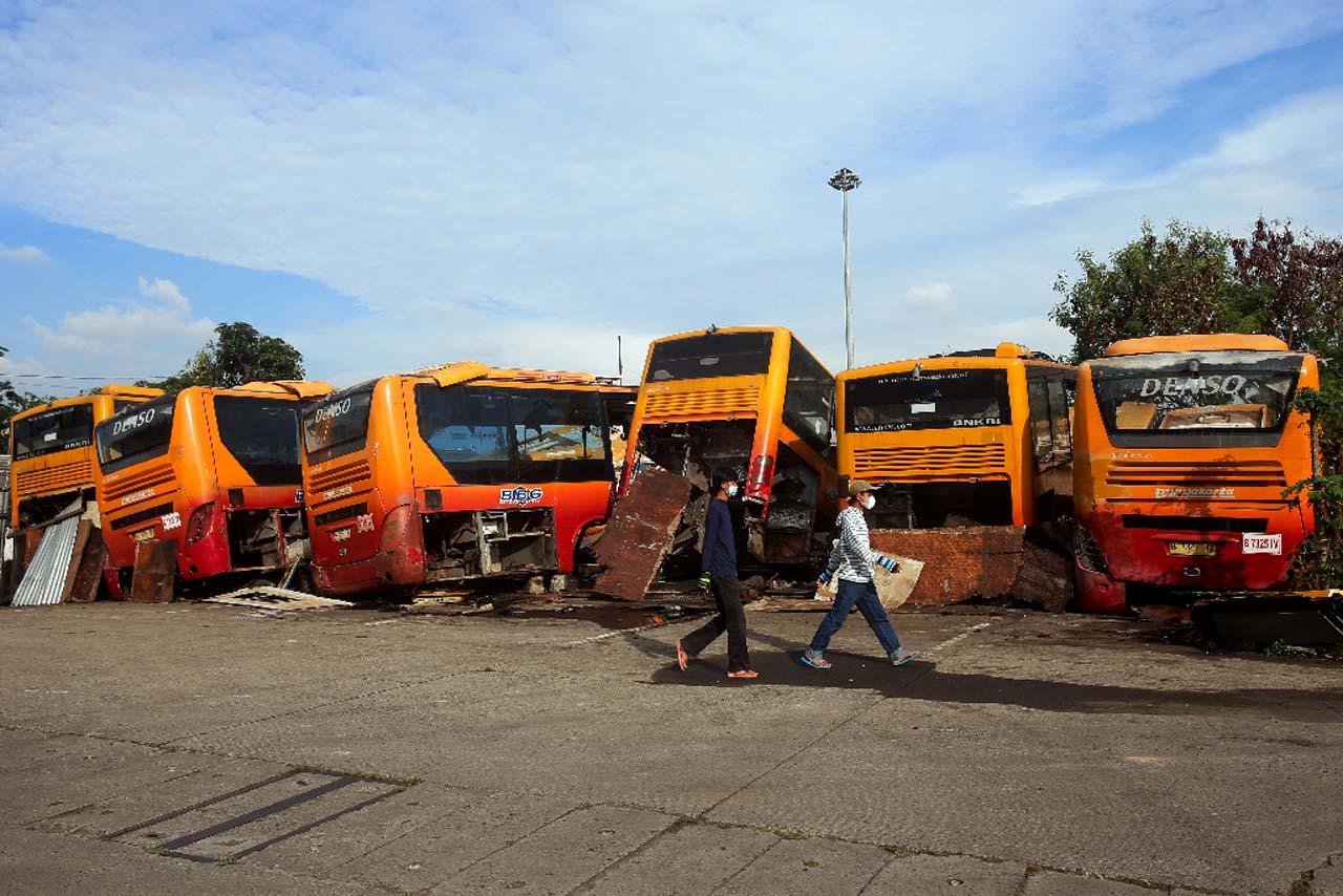Melihat Kuburan Bus...
