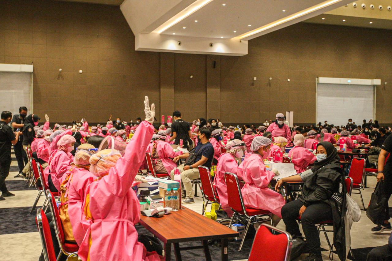 10.500 Warga Ikuti Vaksinasi...