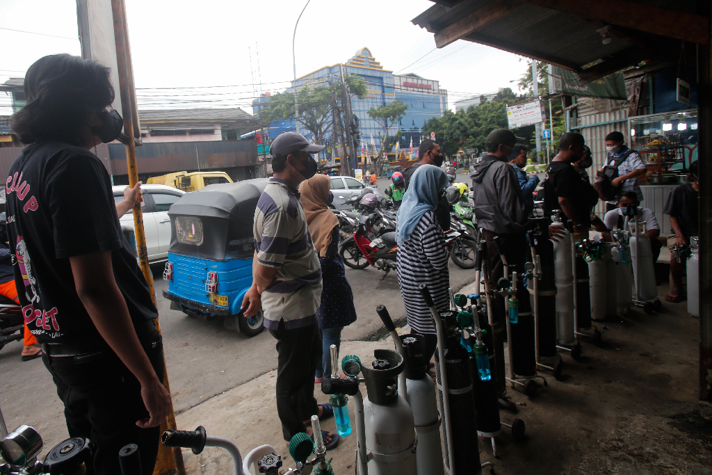 Stok Kian Menipis, Warga...