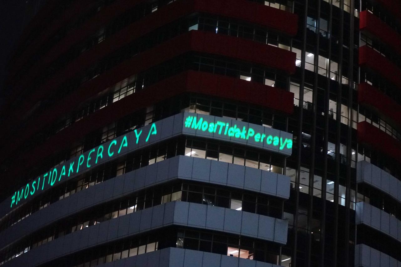 Aktivis Greenpeace Tembakkan...