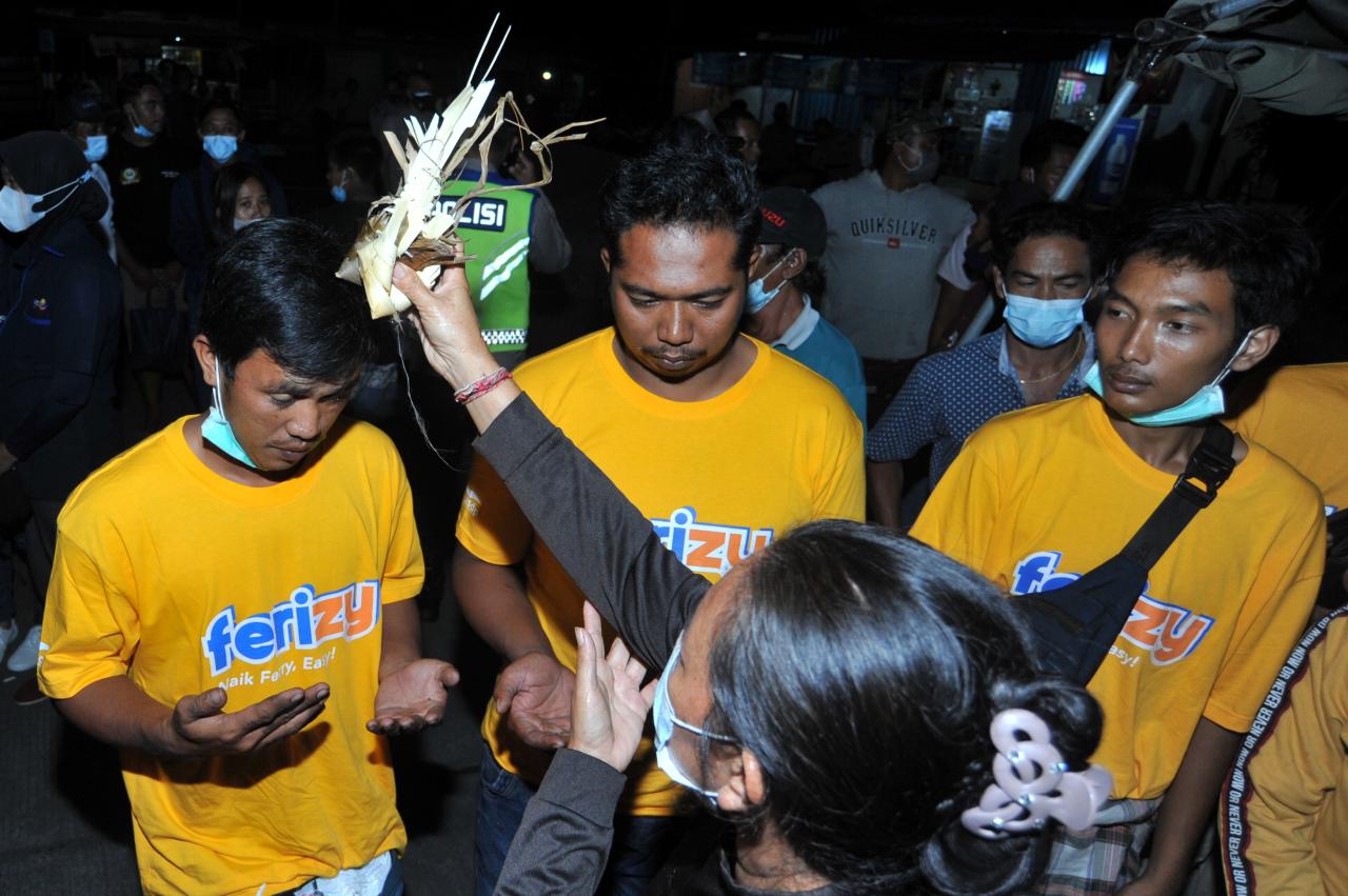 Tiba di Pelabuhan Gilimanuk,...
