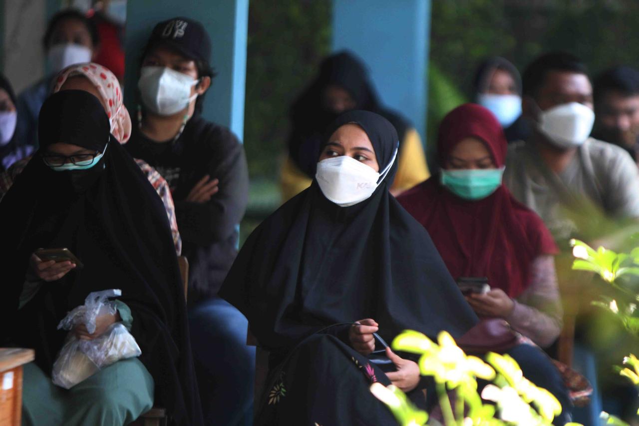 Warga Antusias Jalani...