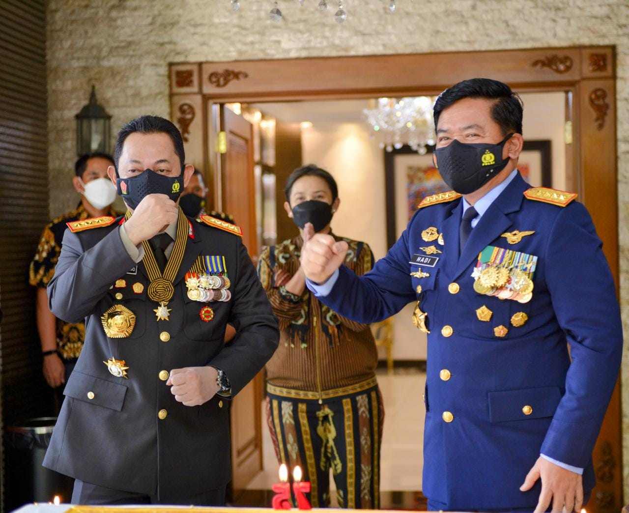 Panglima TNI Berikan...