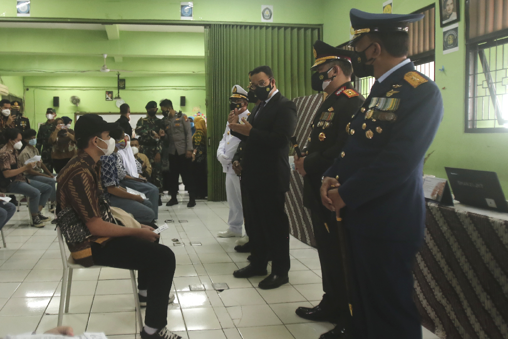 Anies Baswedan Tinjau...