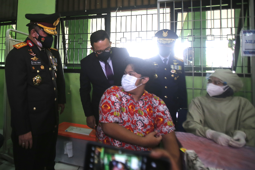 Anies Baswedan Tinjau...