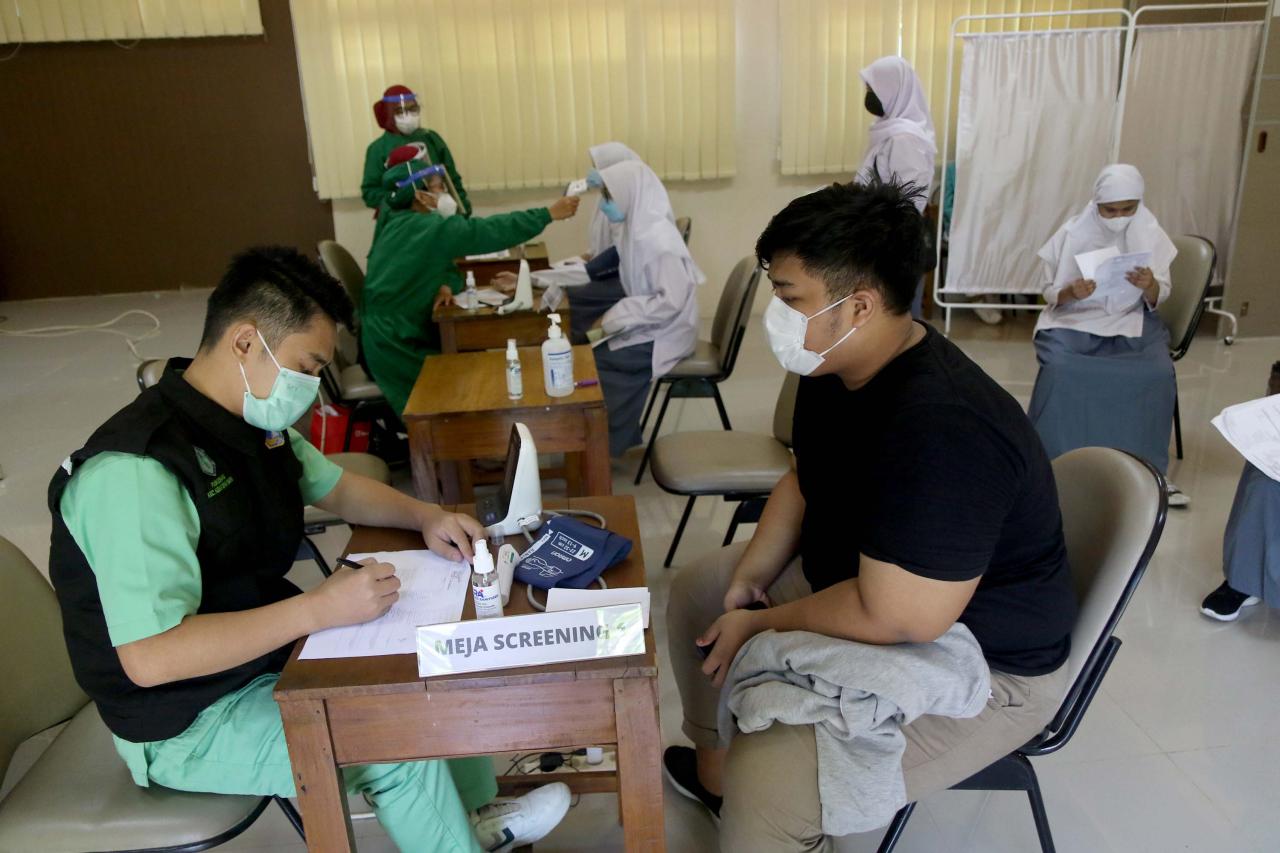 Vaksinasi Covid-19 untuk...