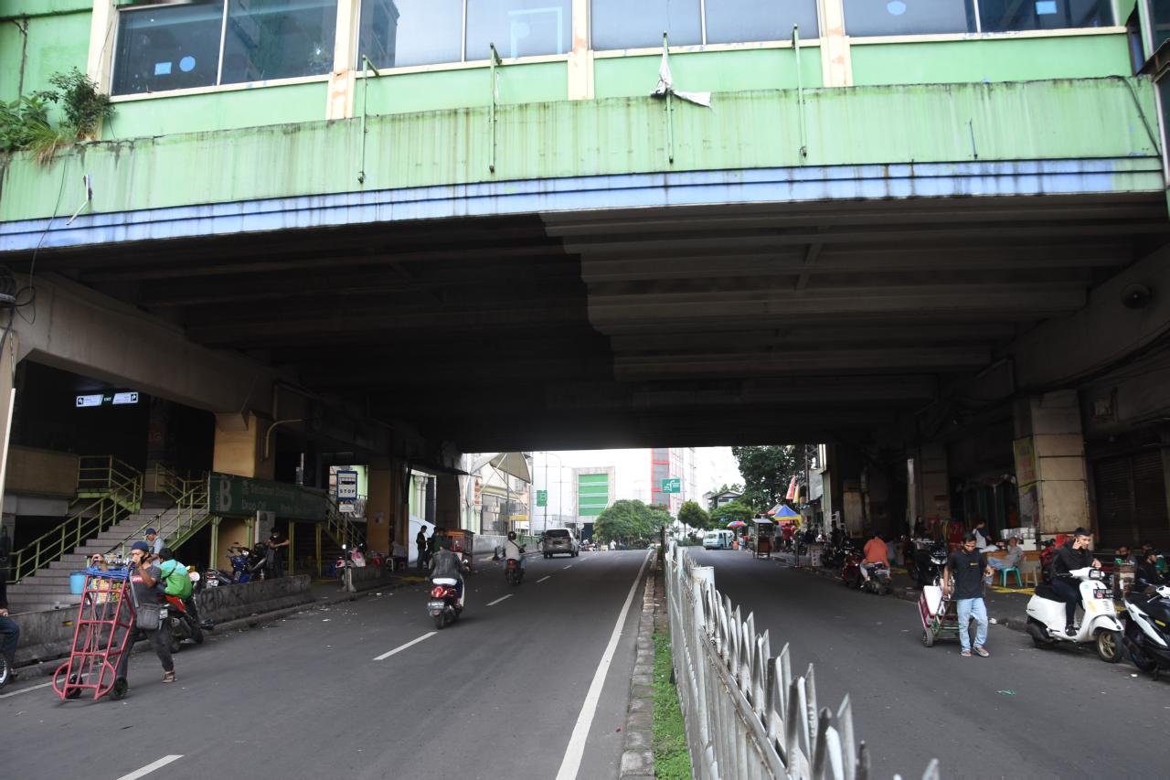 Pasar Tanah Abang Lengang...