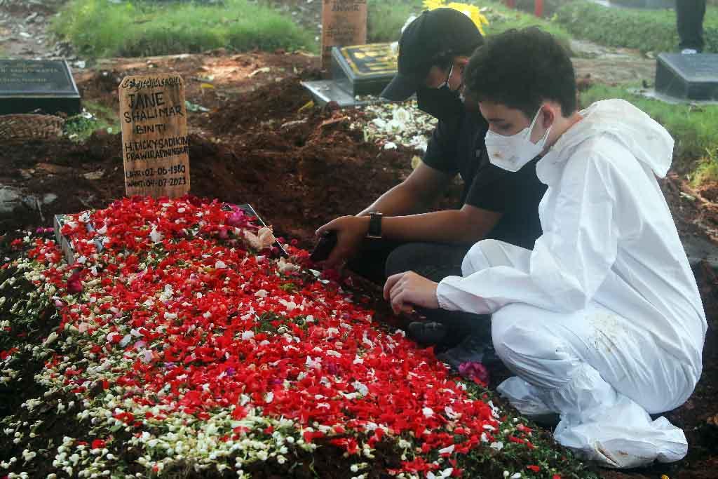 Suasana Haru Iringi...