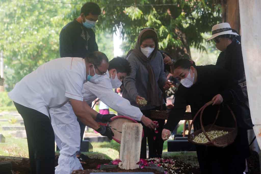 Suasana Haru Iringi...
