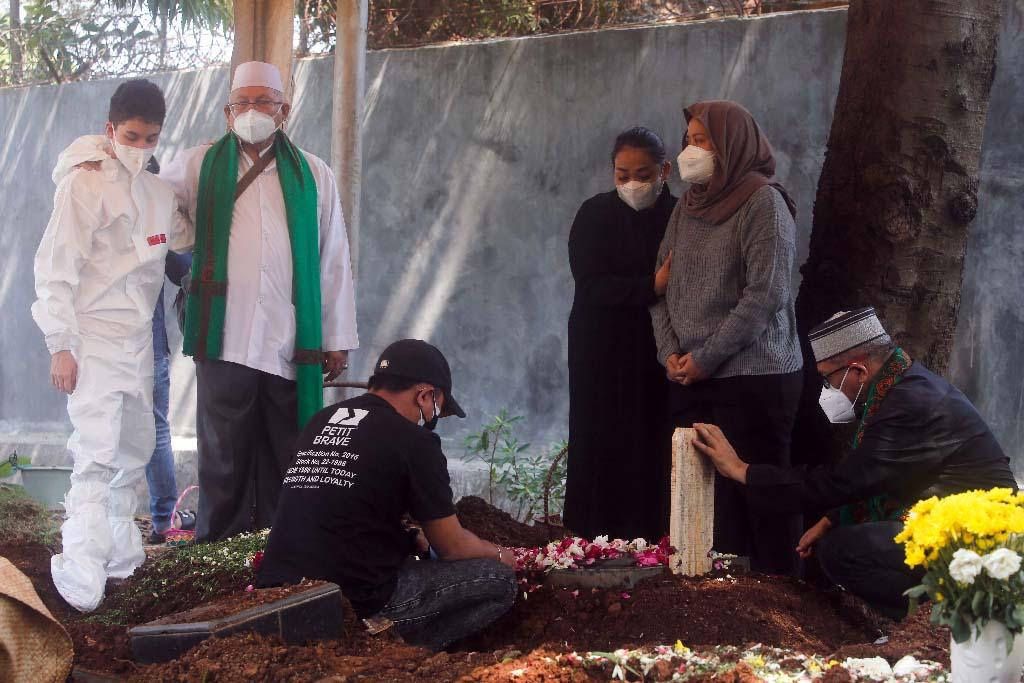Suasana Haru Iringi...