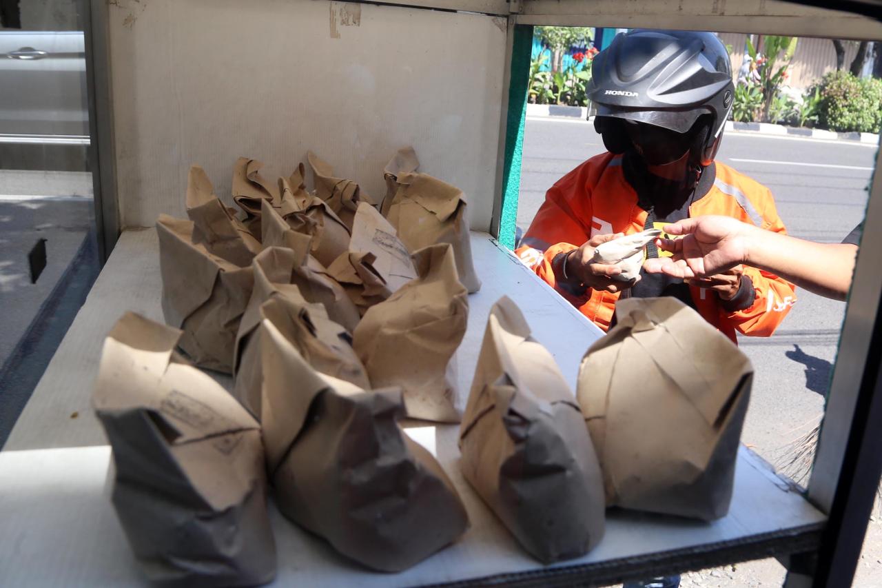Nasi Bungkus Gratis...