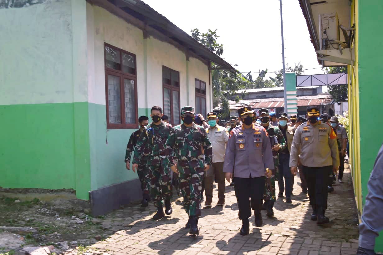 Panglima TNI Tinjau...