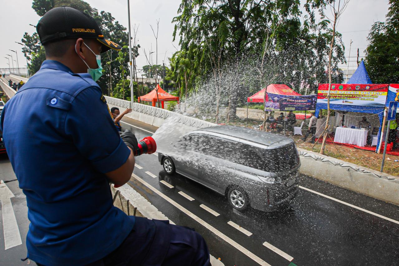 Lolos Penyekatan di...