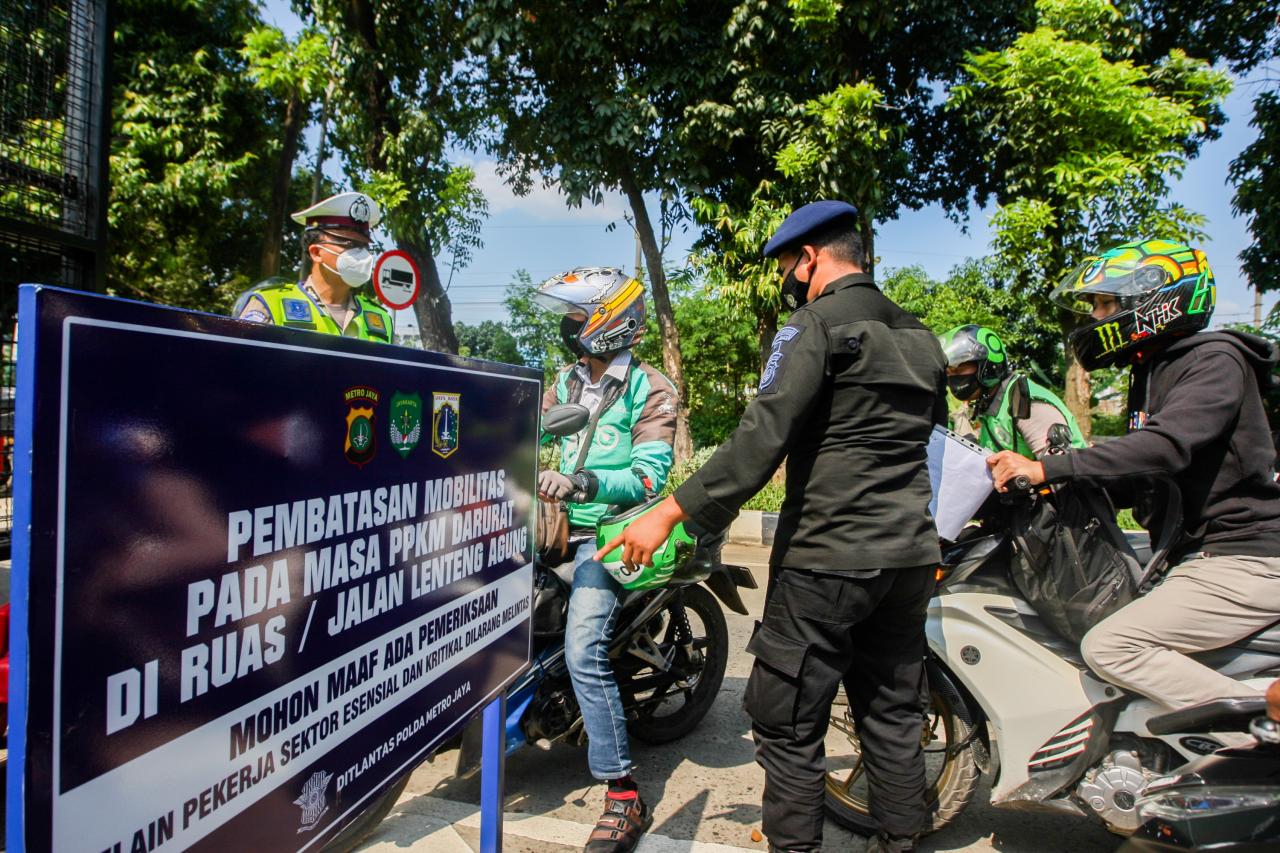 Lolos Penyekatan di...