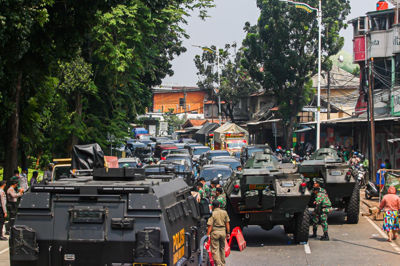 Lolos Penyekatan di...