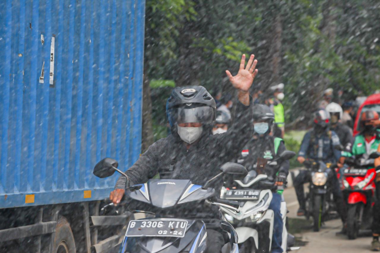 Lolos Penyekatan di...