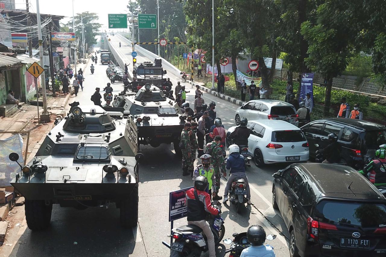 Panser TNI Masih Sekat...