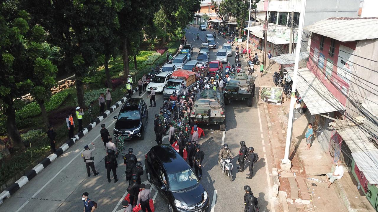 Panser TNI Masih Sekat...