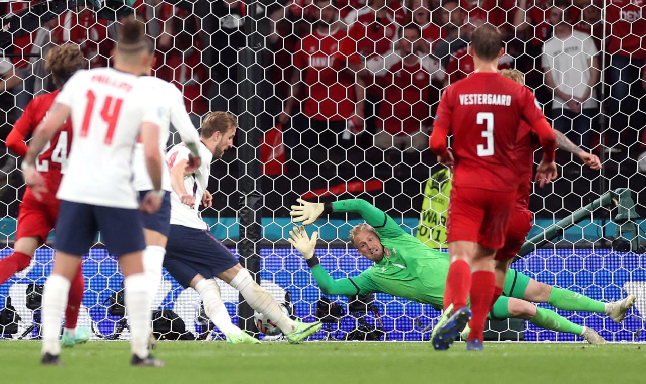 Bungkam Denmark 2-1,...