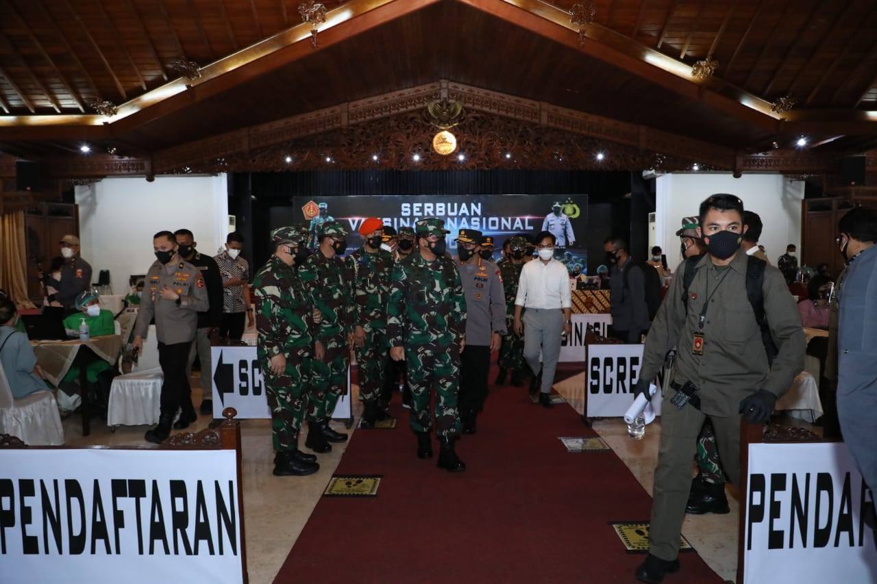 Panglima TNI: Menggunakan...