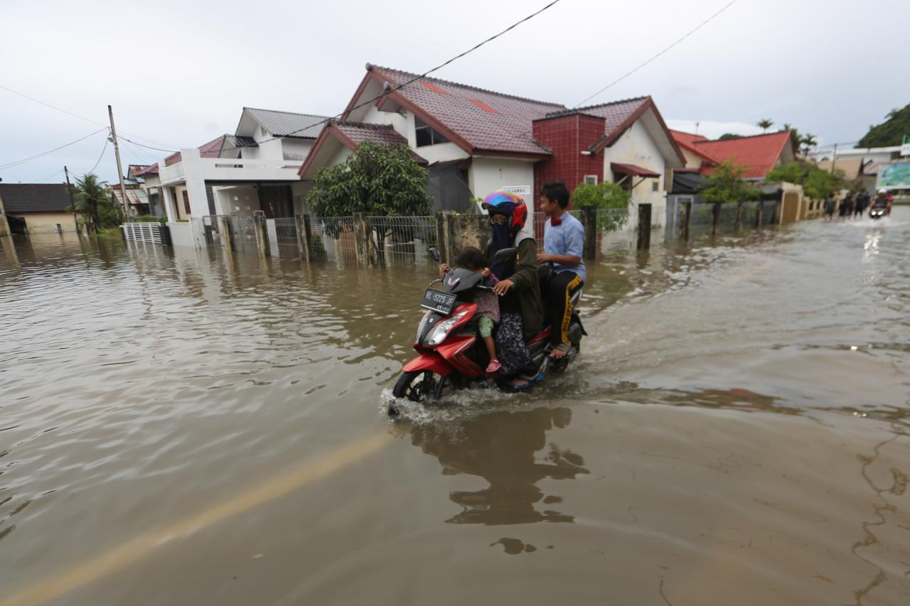 Banjir Akibat Tingginya...