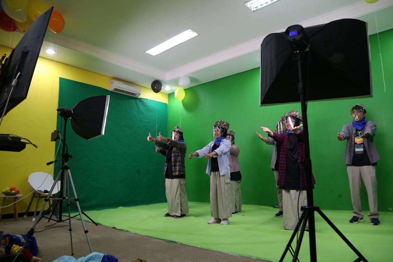 Hari Pertama Sekolah,...