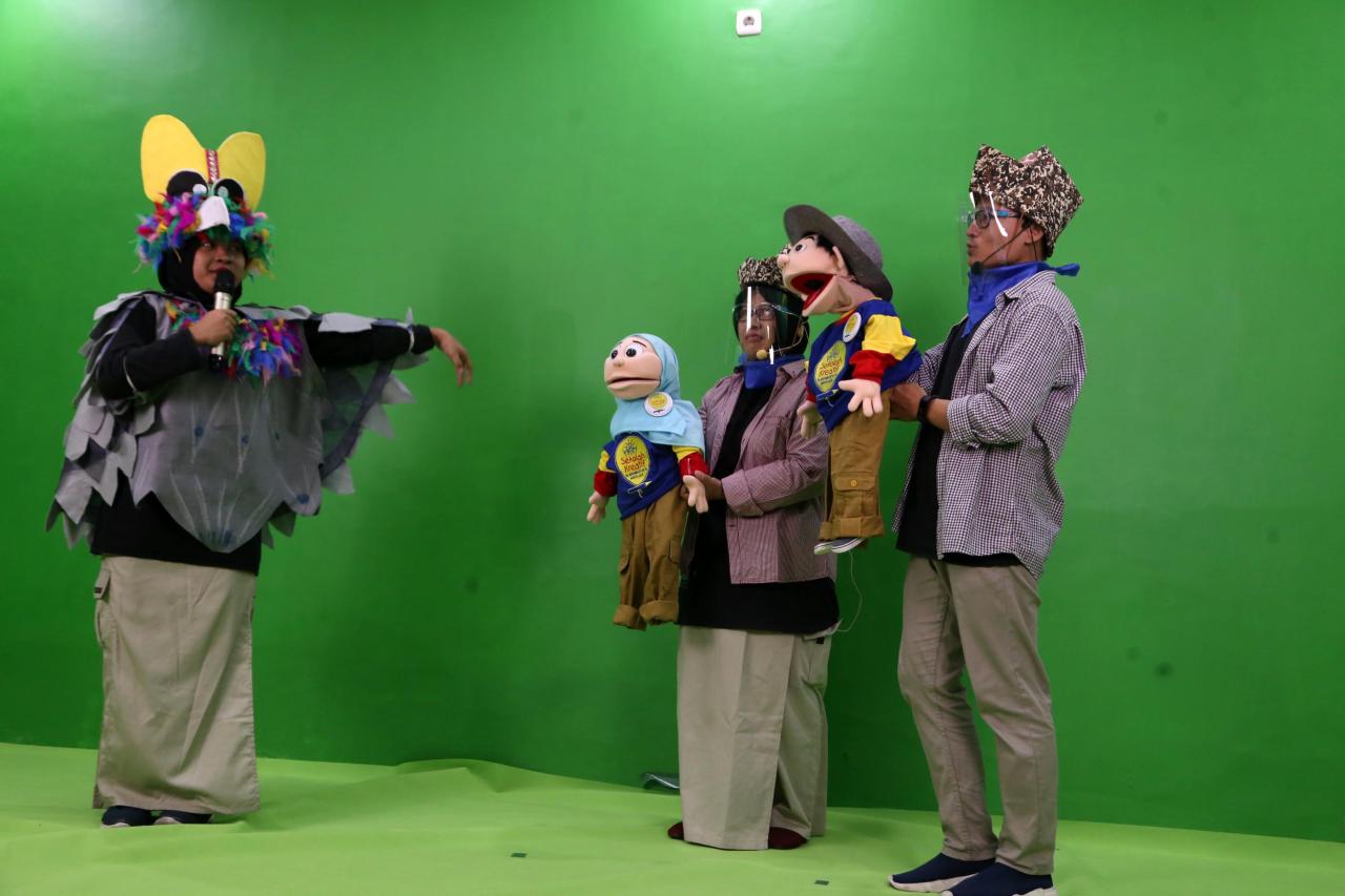 Hari Pertama Sekolah,...