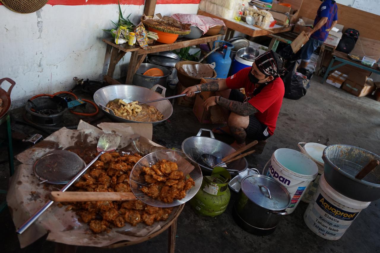 Warga Karet Semanggi...