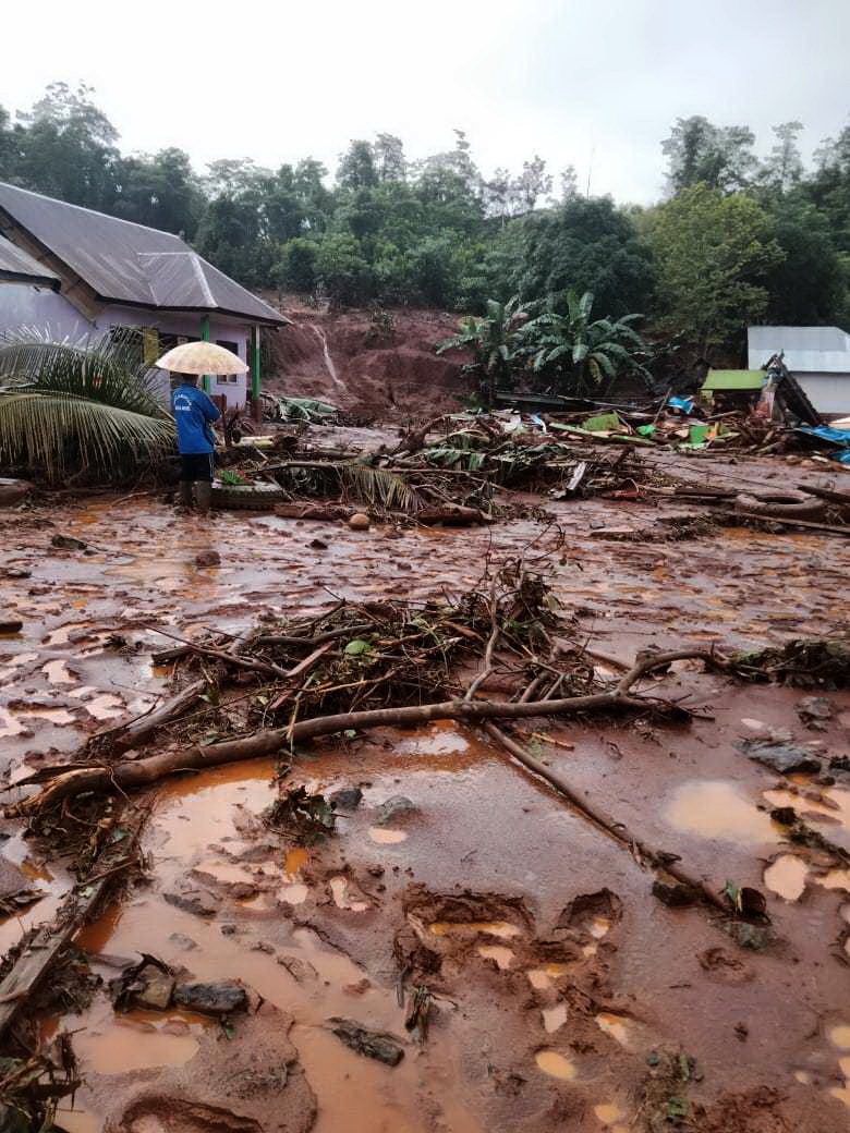Banjir Bandang Terjang...