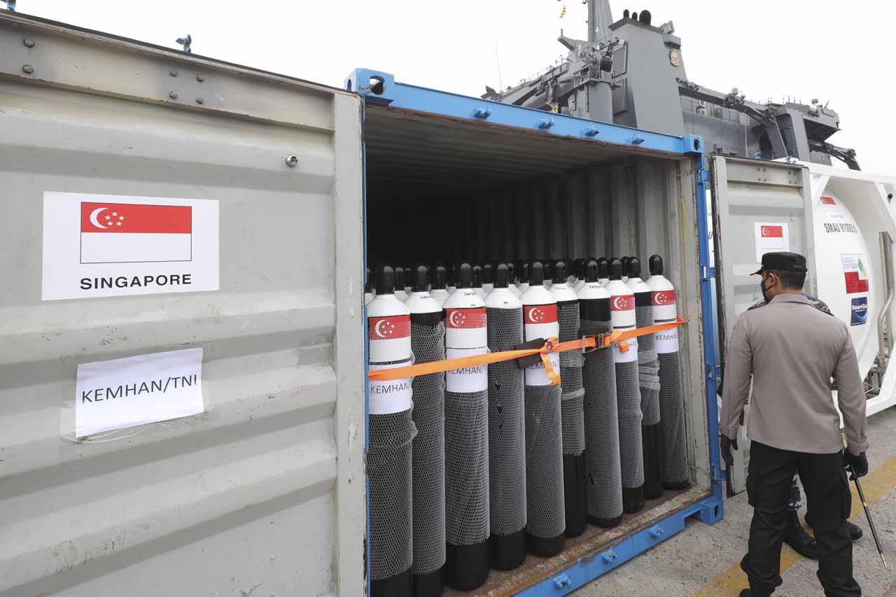 Indonesia Terima Bantuan...
