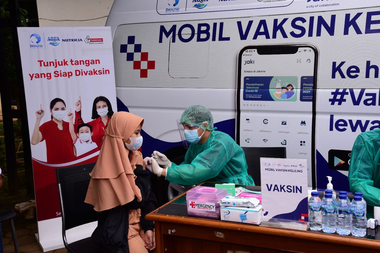 Vaksinasi Keliling Pemprov...