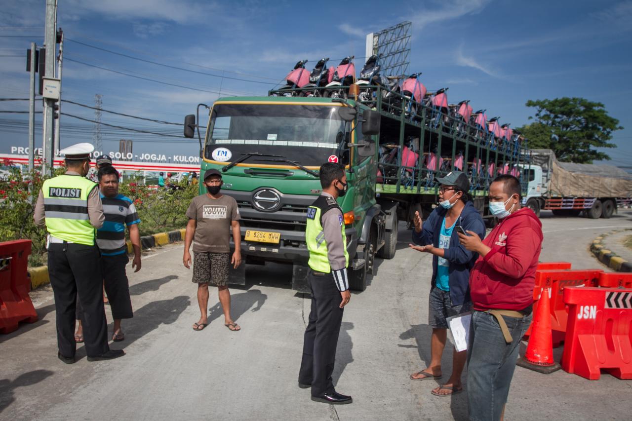 Kurangi Mobilitas Warga,...
