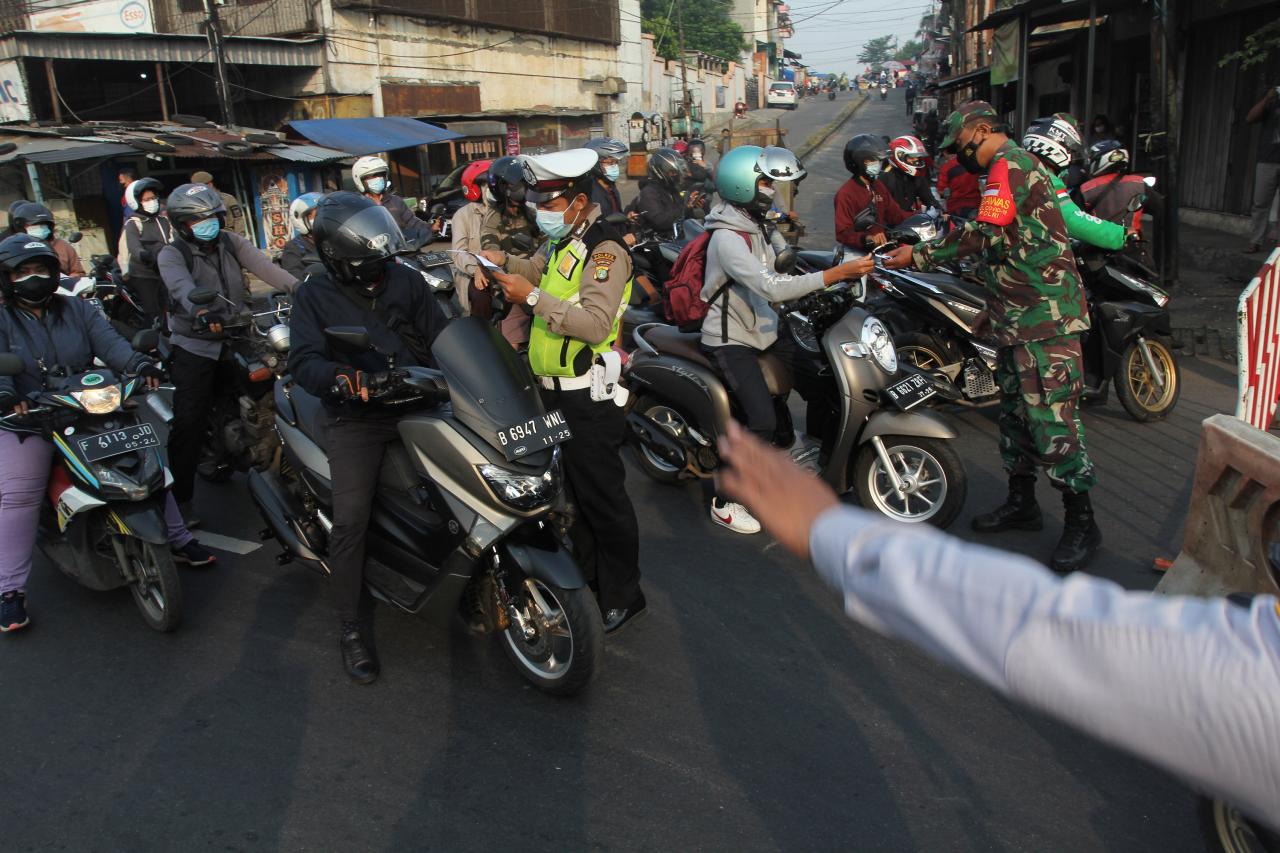 Penyekatan PPKM Darurat...