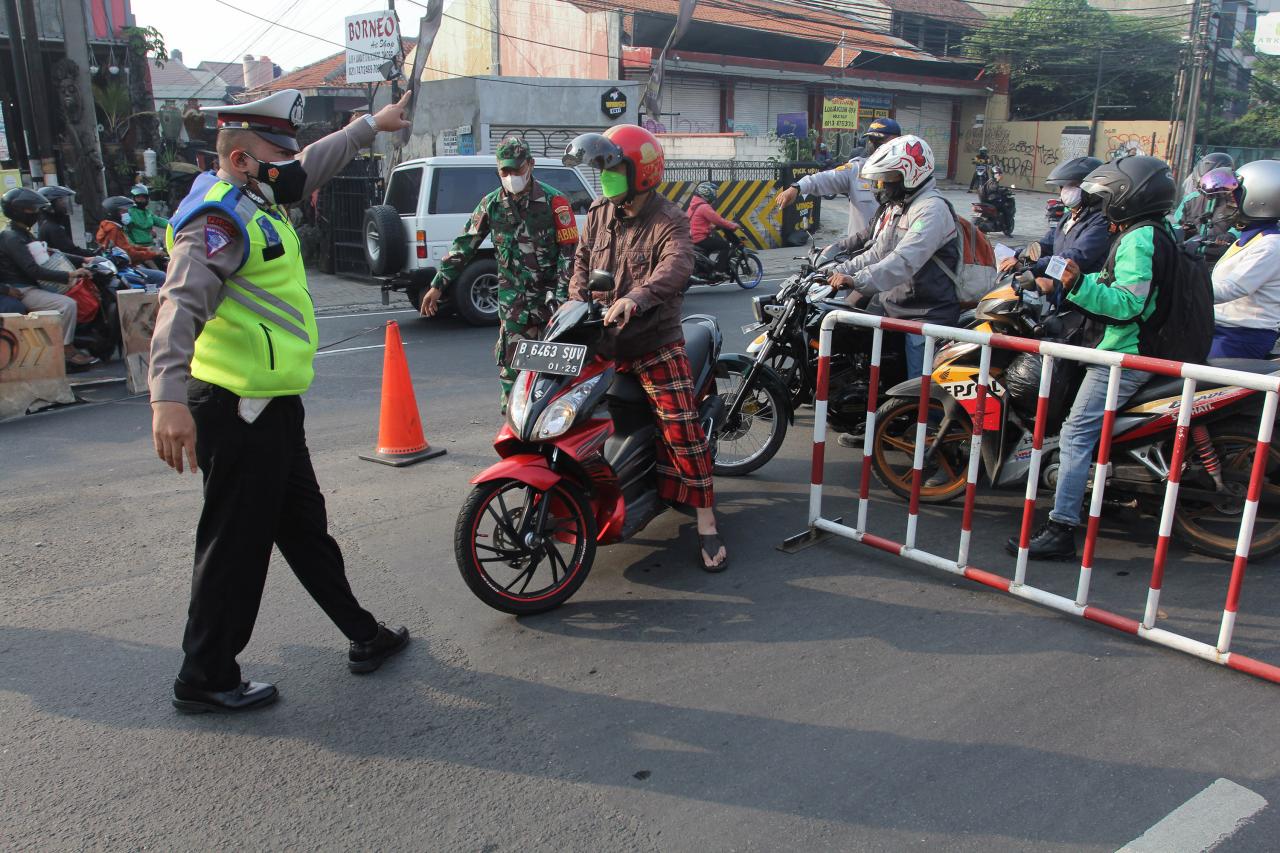 Penyekatan PPKM Darurat...
