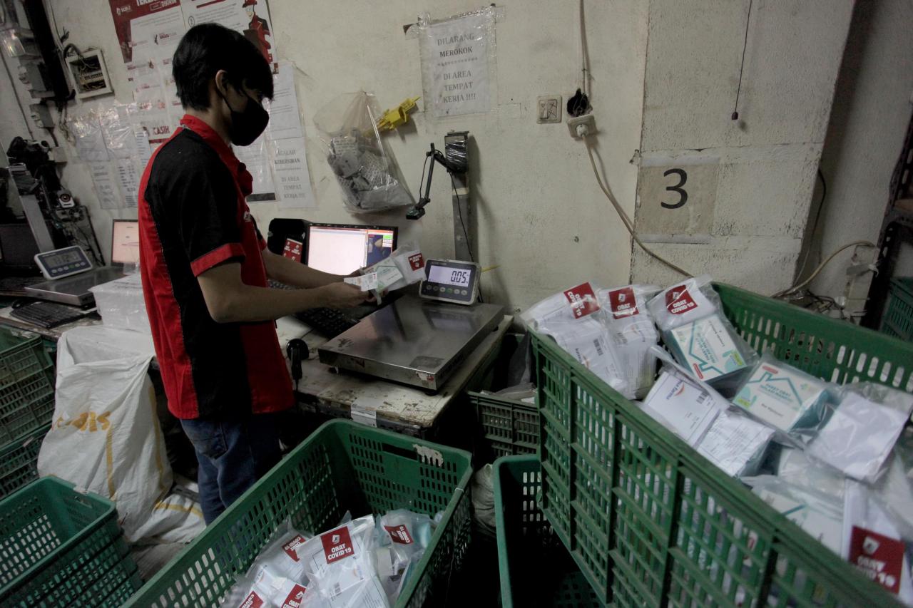 Distribusi Obat Covid-19...