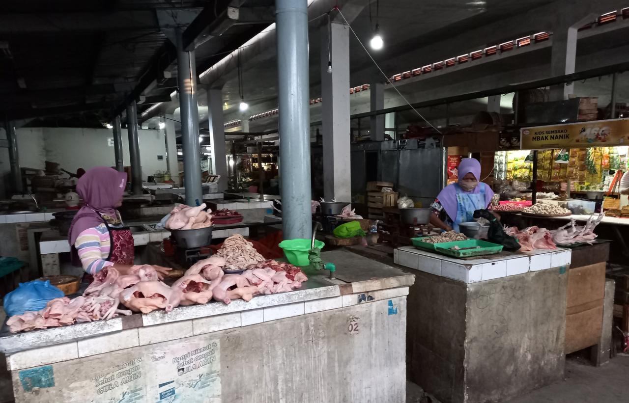 Aktivitas Pasar Peterongan...