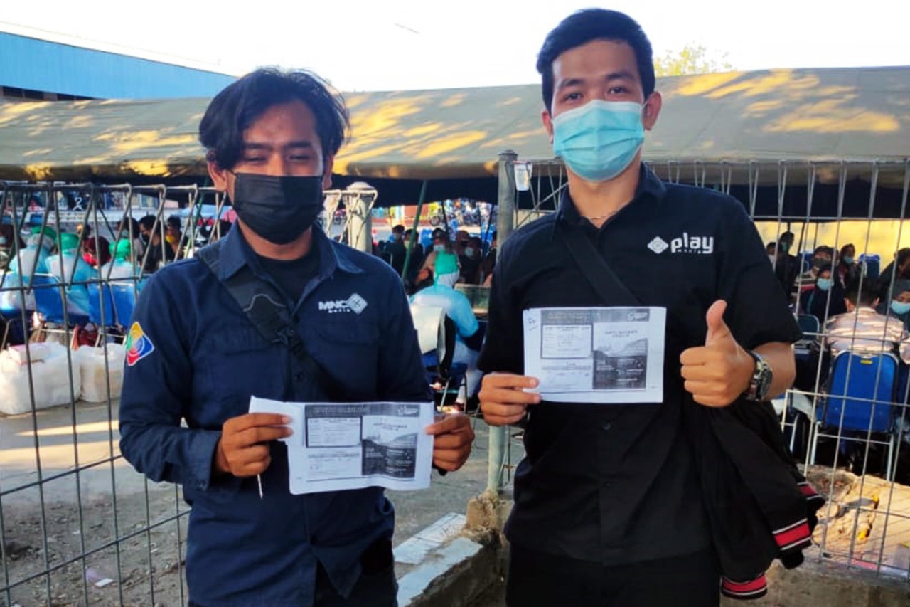 Ribuan Orang Serbu Vaksin...