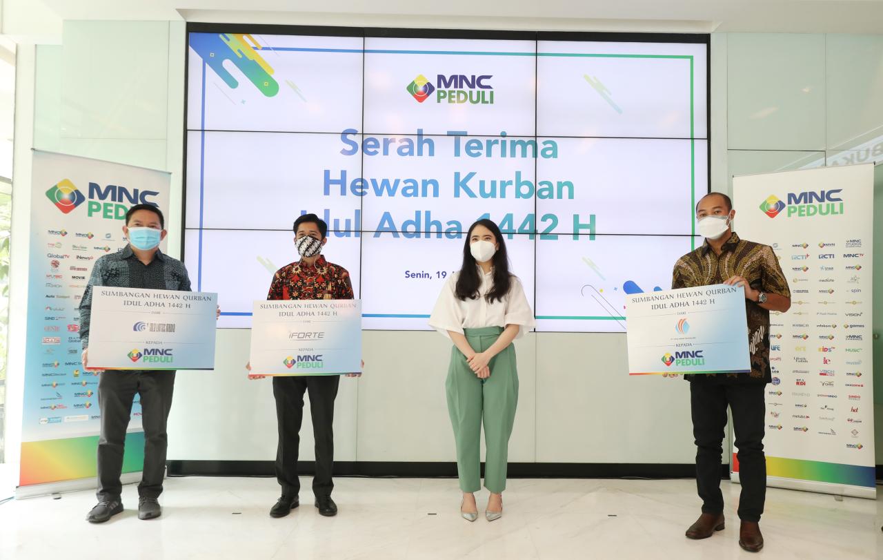 MNC Peduli Serahkan...