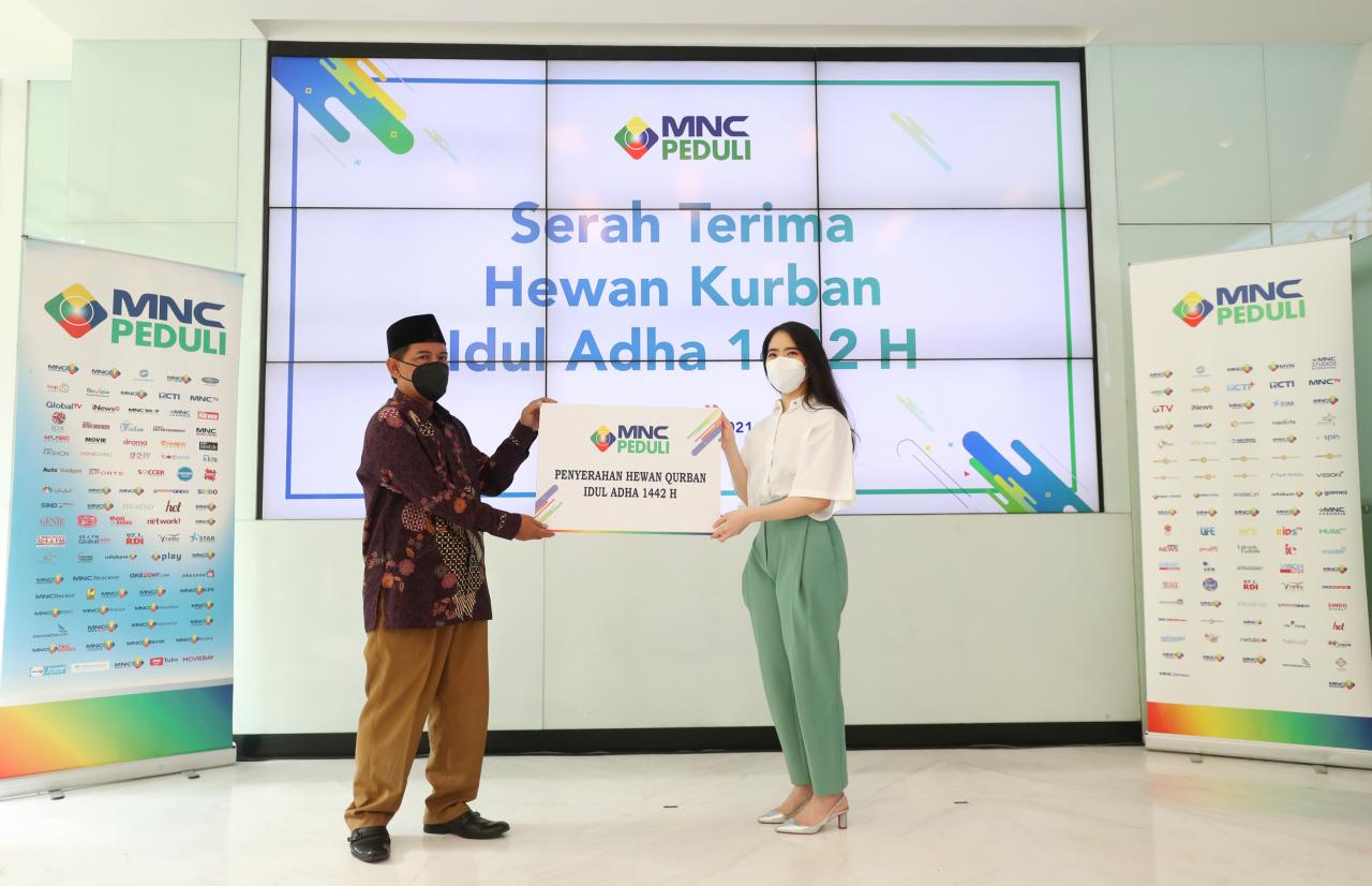 MNC Peduli Serahkan...
