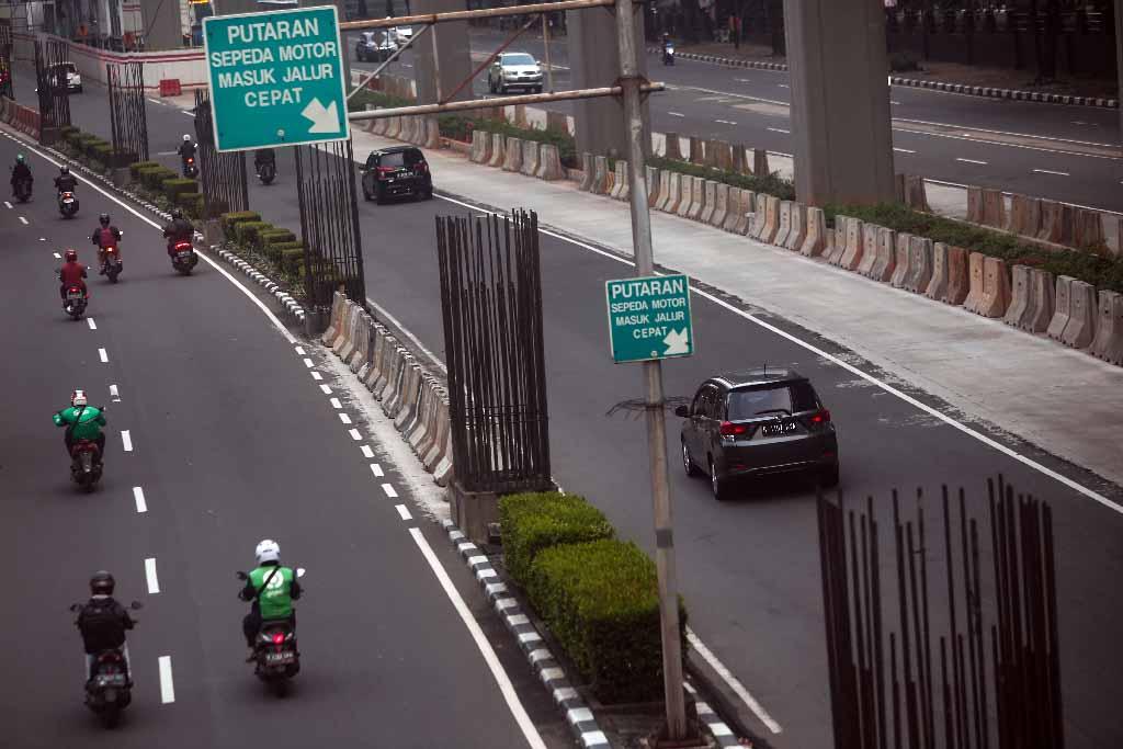 Melihat Kembali Tiang-Tiang...