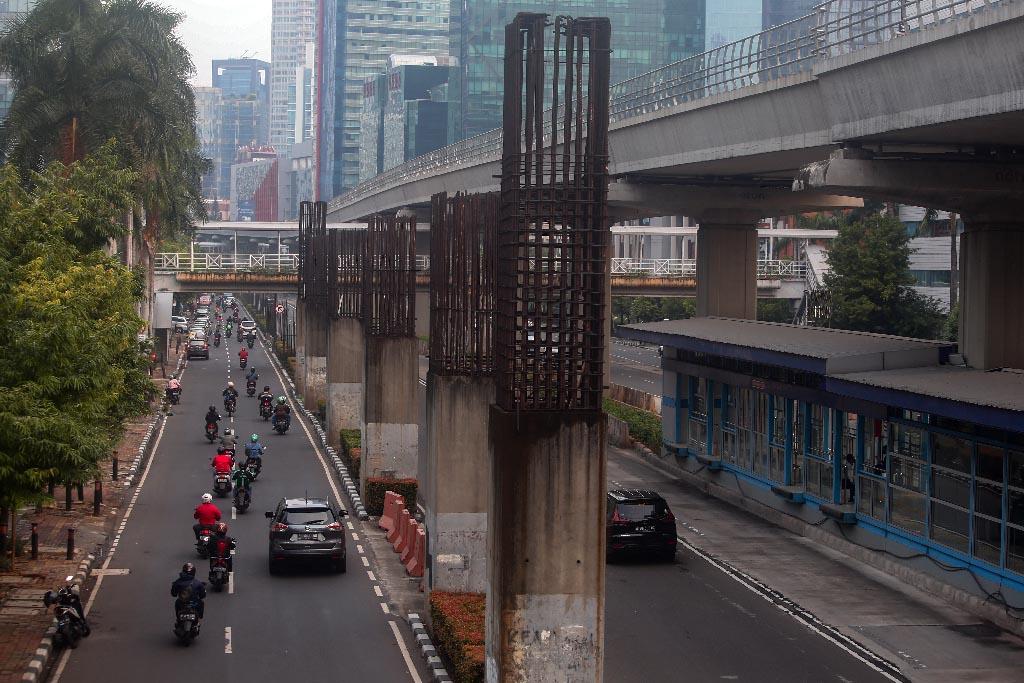 Melihat Kembali Tiang-Tiang...