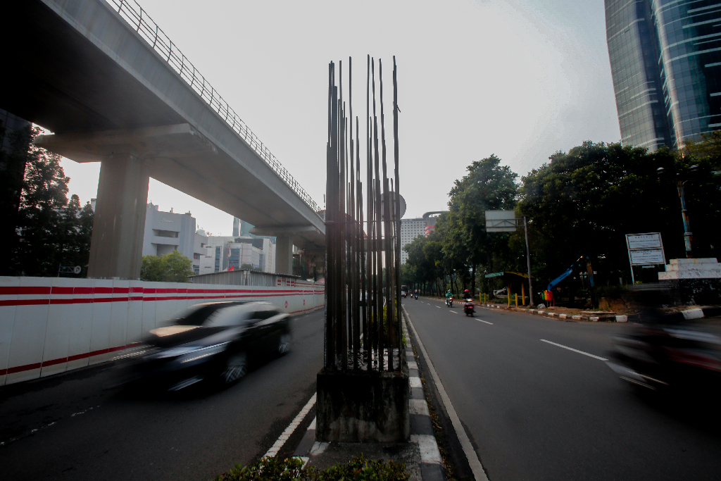 Melihat Kembali Tiang-Tiang...