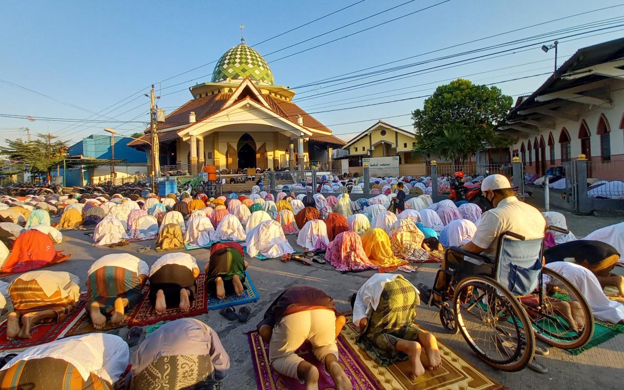 Warga Kuningan Semarang...