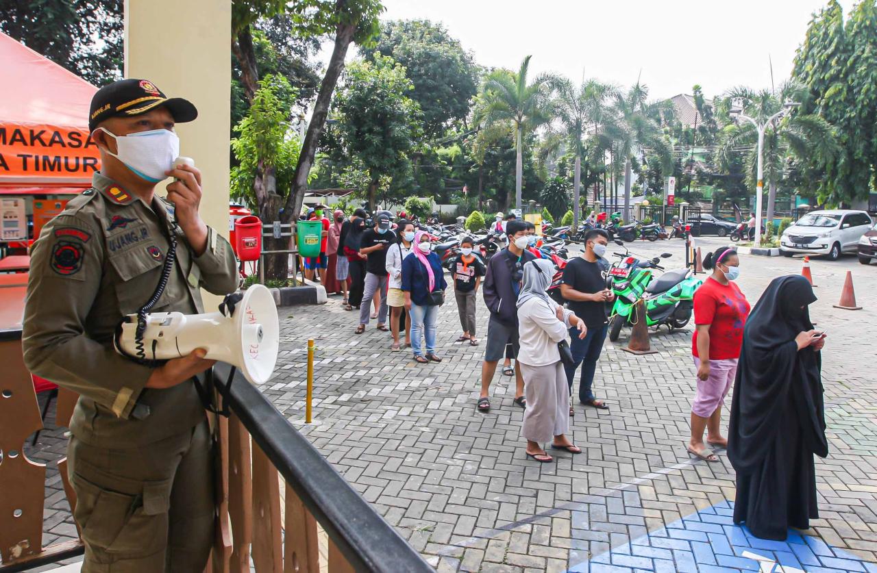 Potret Antrean Warga...