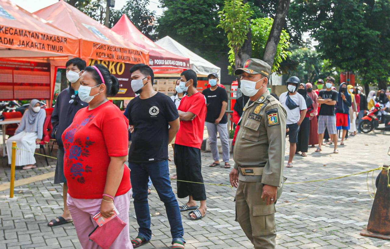 Potret Antrean Warga...