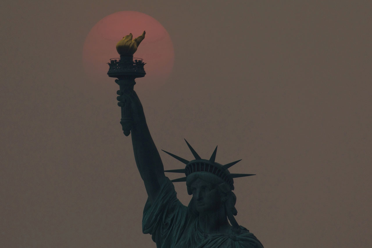 New York Diselimuti...