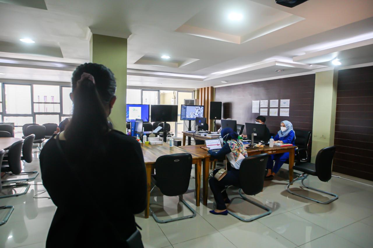 Mengintip Command Room...