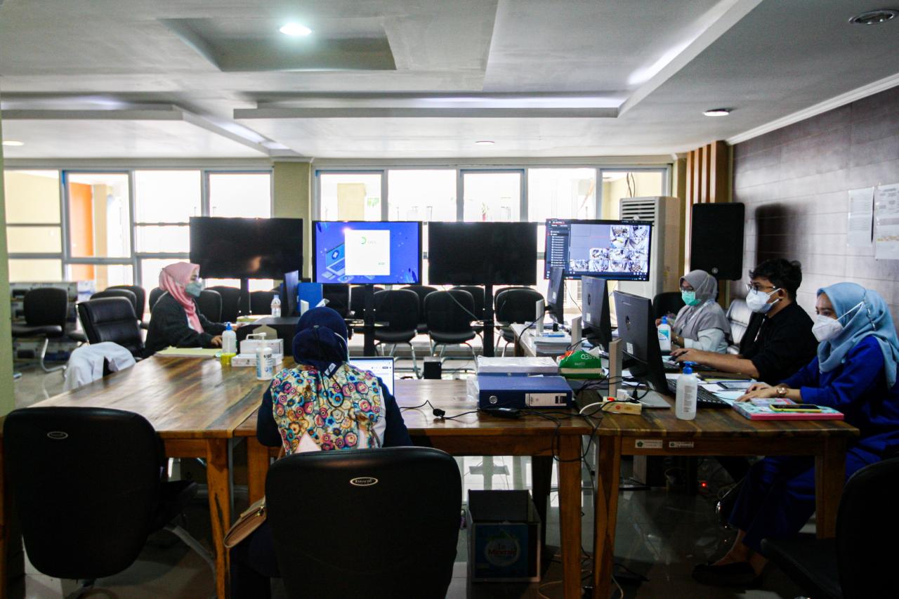 Mengintip Command Room...